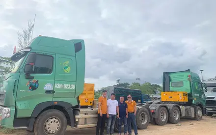 GLCC trang bị thêm 2 máy phát để vận chuyển hàng đông lạnh xuyên biên giới Việt Lào.
